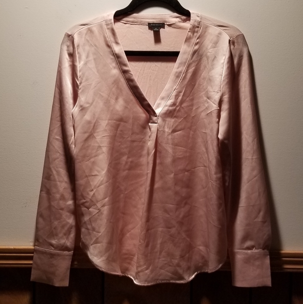 🍁🌺Ann Taylor v neck satin dress top